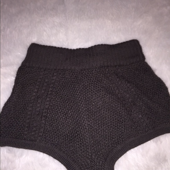 Grey knit shorts - Picture 3 of 3